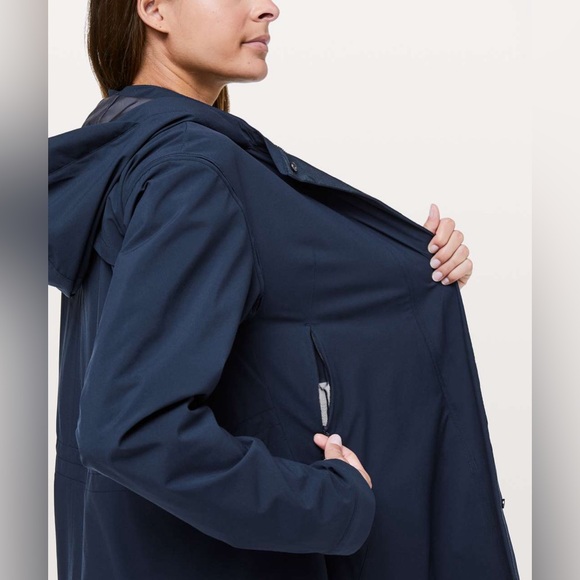 Lululemon Swing Trench True Navy 6 Water And Wind Resistant Glyde Lightweight - Picture 5 of 16